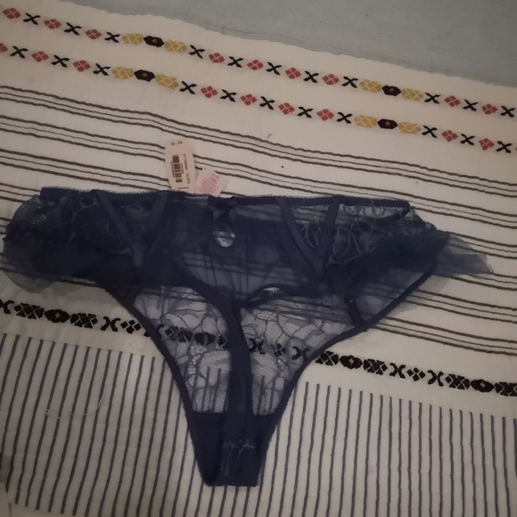 VS Laced Thong - Picture 2 of 2